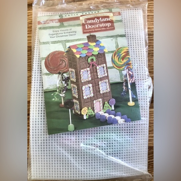 Christmas Candylane Doorstop Plastic Canvas Kit NOS Sandra Miller Maxfield - Picture 2 of 3